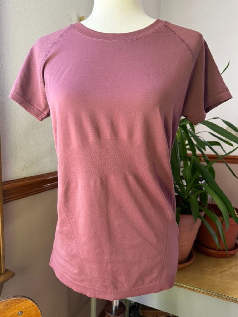 Athleta Momentum Short Sleeve Tee, Dusty Mauve, Like New, L
